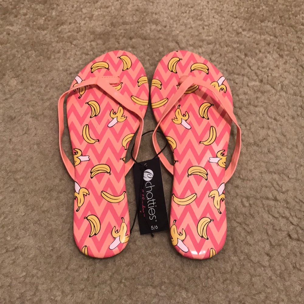 NWT** Chatties 5/6 Banana Patterned Flip Flops